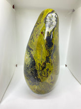 Load image into Gallery viewer, Serpentine Free Form - The Big Avocado
